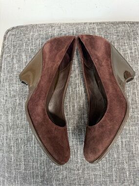 Cole Haan Brown Suede Women’s Classic Round-Toe Pumps Size 7.5 Great Condition